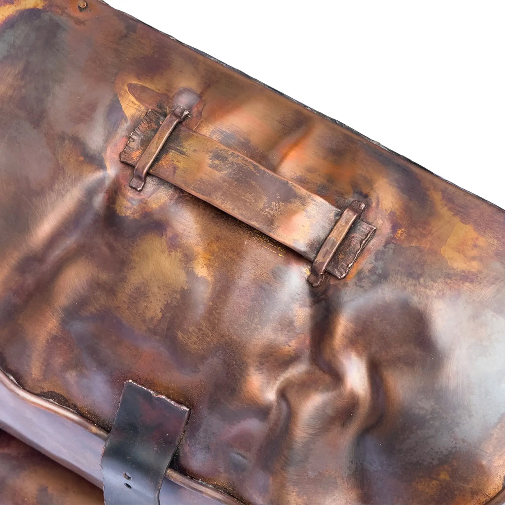 Briefkasten mit Zeitungsrolle dunkel gebeizt