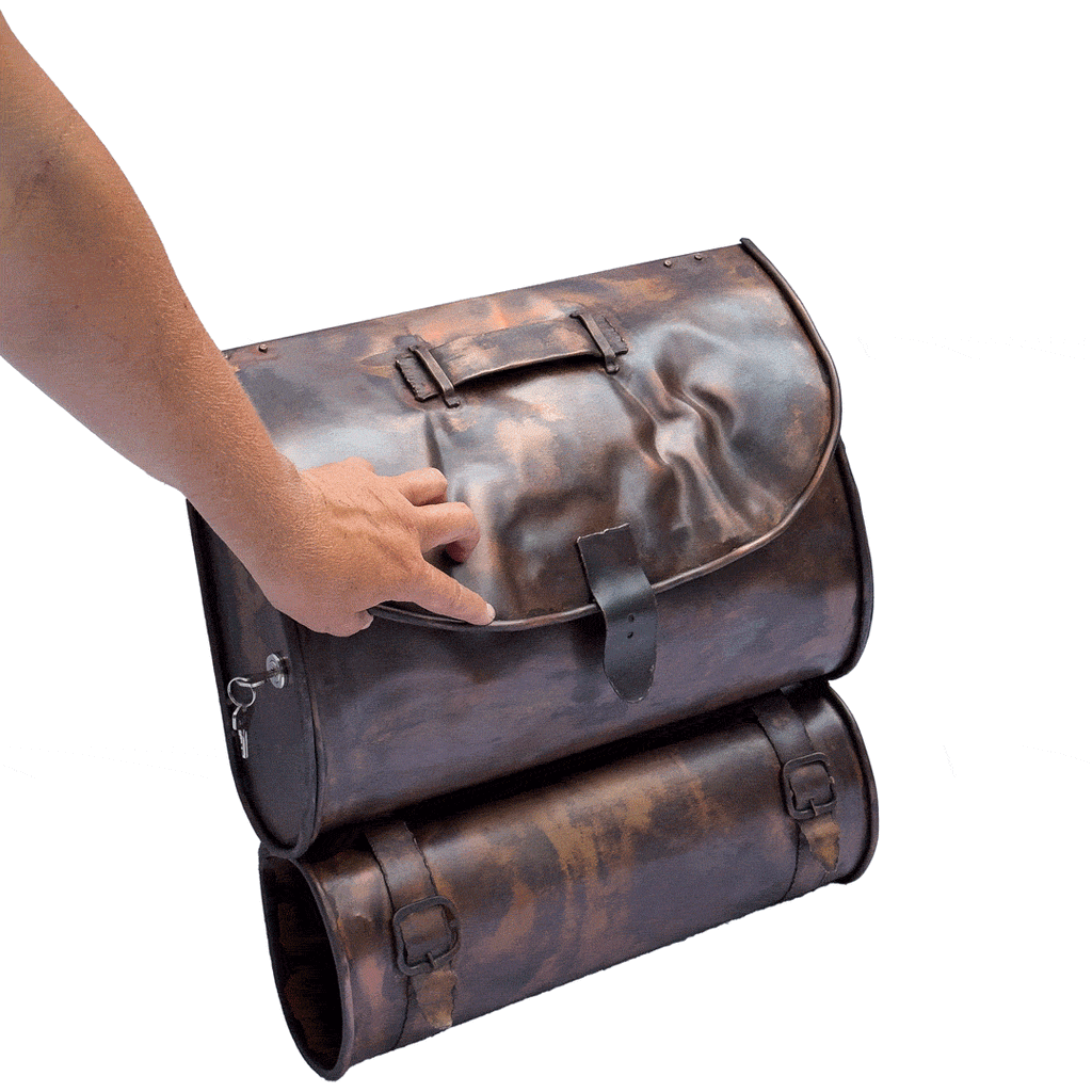 Briefkasten mit Zeitungsrolle dunkel gebeizt