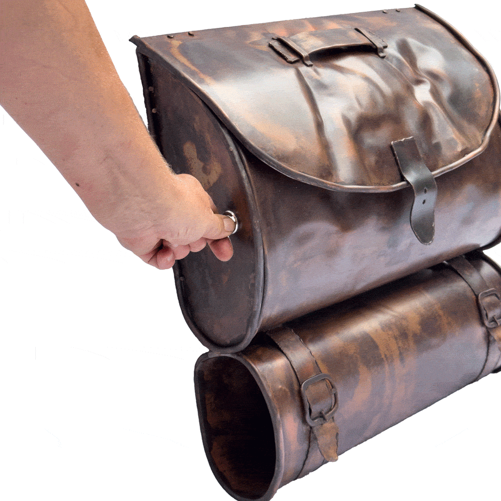 Briefkasten mit Zeitungsrolle dunkel gebeizt